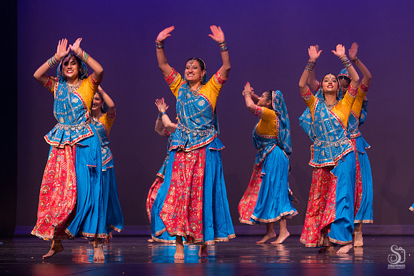 557_SakhiSangam2025_14 Medley_9740