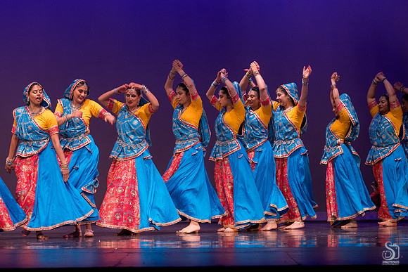 563_SakhiSangam2025_14 Medley_9755